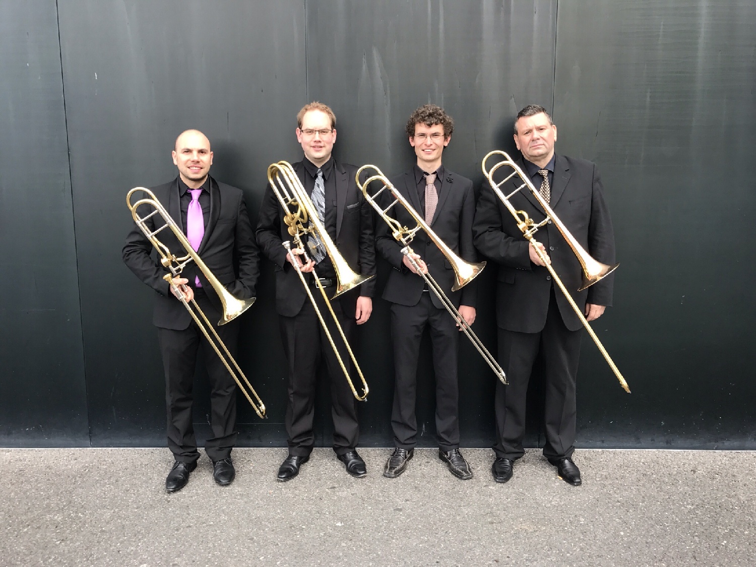 Quadrabones - quatre trombones et une batterie